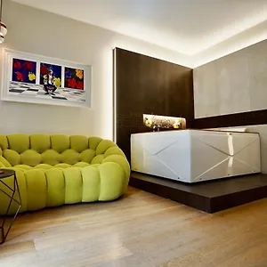 Arbiter , Milano Italia